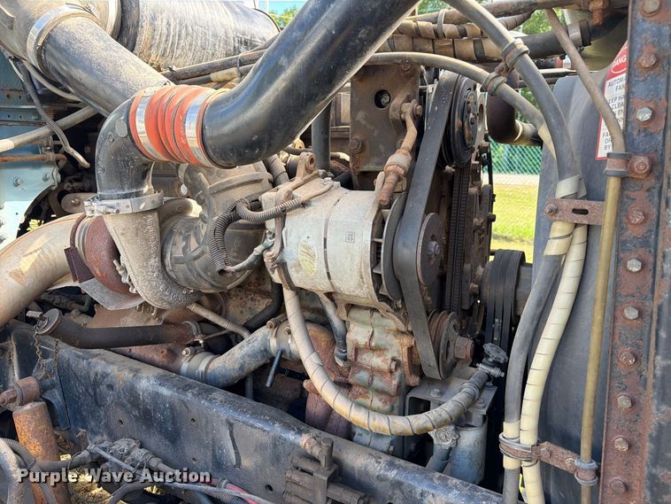 image for item EU0889 1995 Freightliner USF-1E semi truck