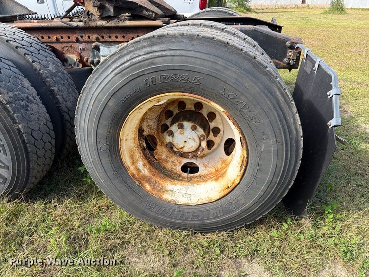 image for item EU0889 1995 Freightliner USF-1E semi truck
