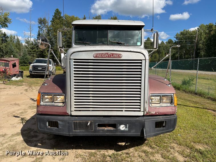 image for item EU0891 1995 Freightliner USF-1E semi truck