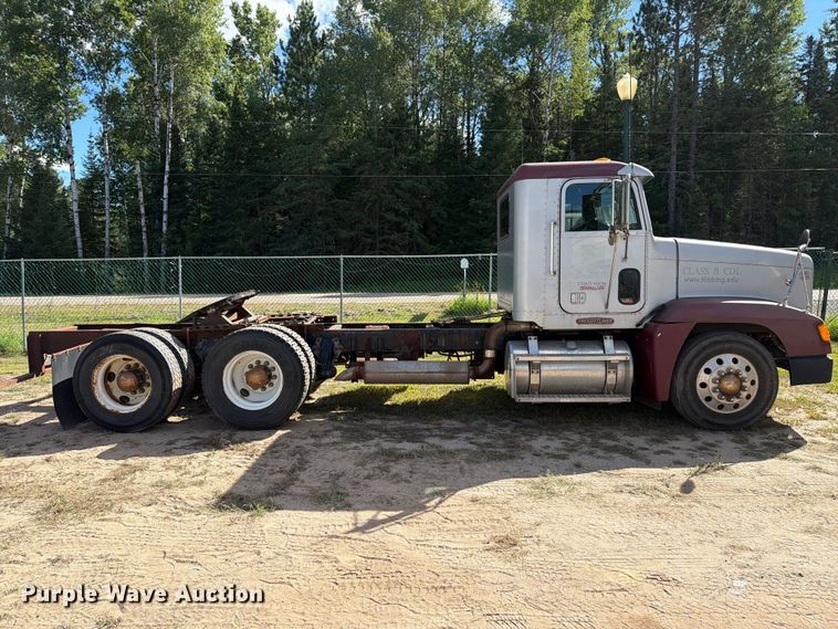 image for item EU0891 1995 Freightliner USF-1E semi truck