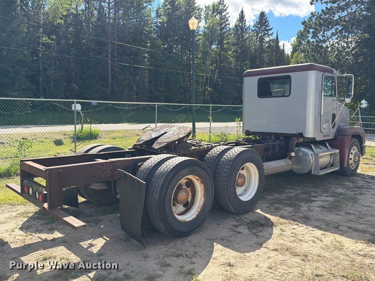 image for item EU0891 1995 Freightliner USF-1E semi truck