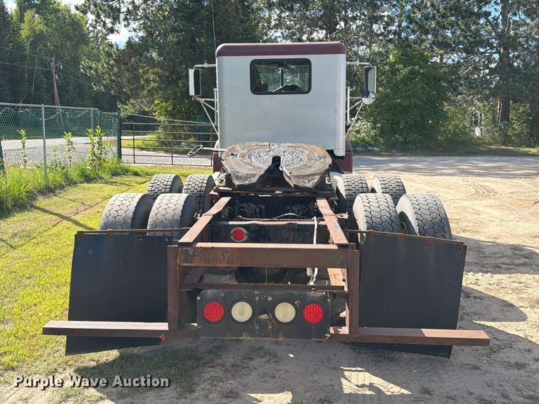 image for item EU0891 1995 Freightliner USF-1E semi truck