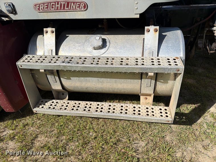 image for item EU0891 1995 Freightliner USF-1E semi truck