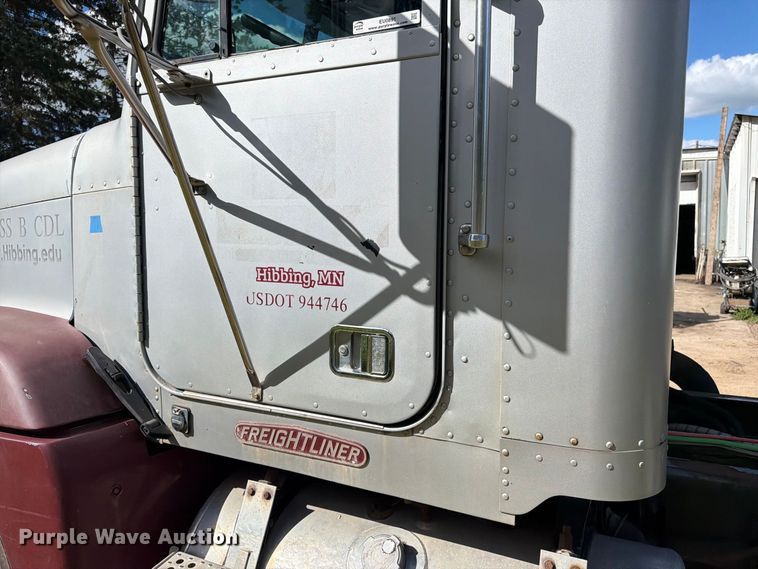 image for item EU0891 1995 Freightliner USF-1E semi truck