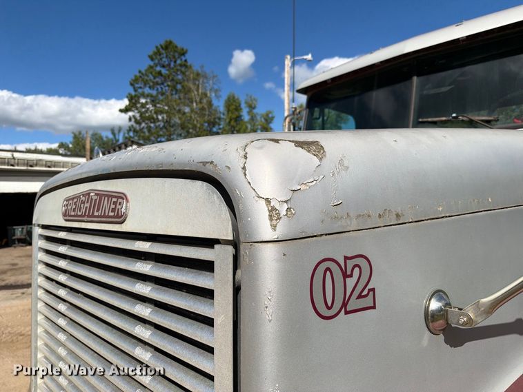 image for item EU0891 1995 Freightliner USF-1E semi truck