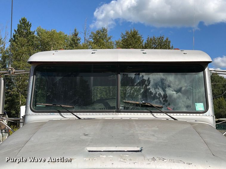 image for item EU0891 1995 Freightliner USF-1E semi truck