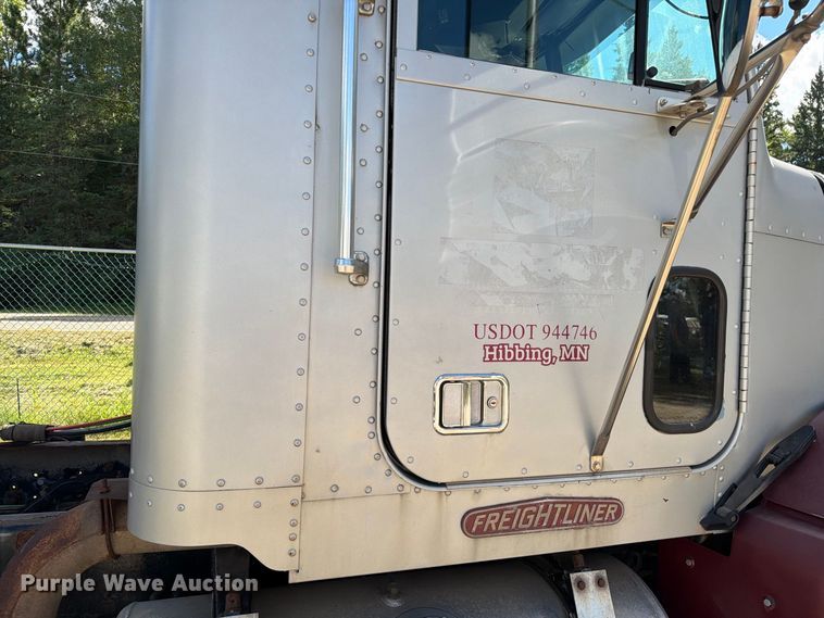 image for item EU0891 1995 Freightliner USF-1E semi truck