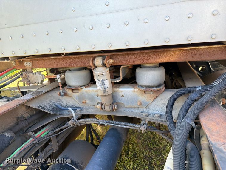 image for item EU0891 1995 Freightliner USF-1E semi truck