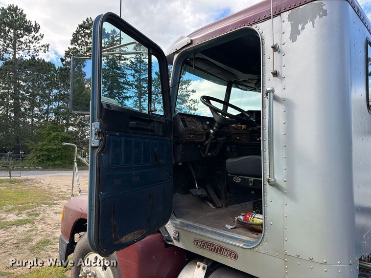 image for item EU0891 1995 Freightliner USF-1E semi truck