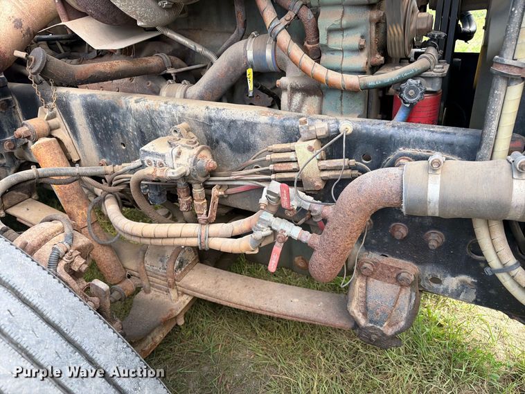image for item EU0891 1995 Freightliner USF-1E semi truck