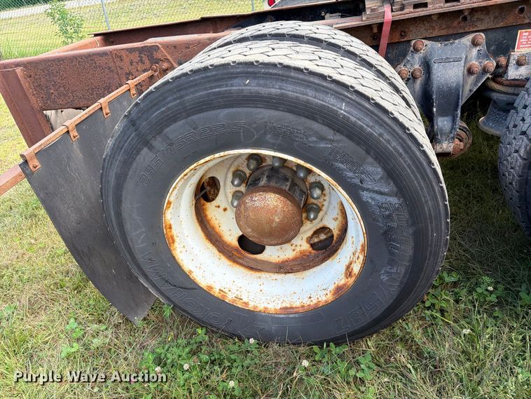 image for item EU0891 1995 Freightliner USF-1E semi truck