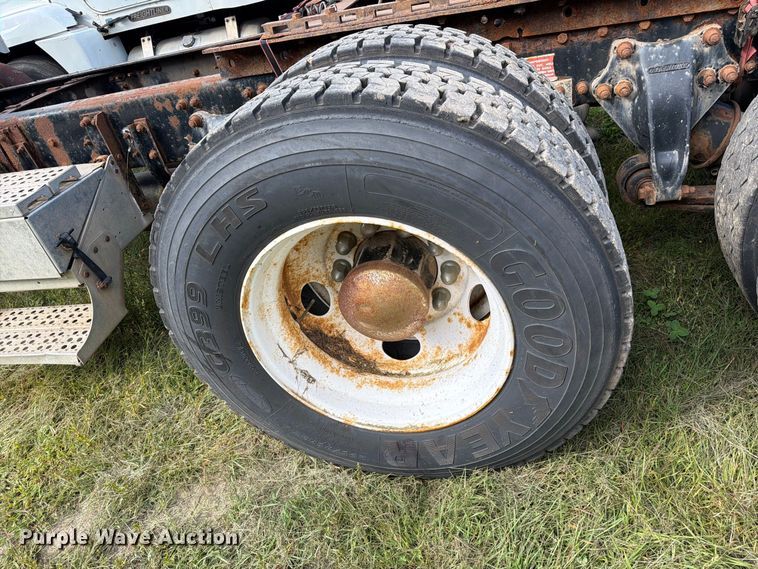 image for item EU0891 1995 Freightliner USF-1E semi truck