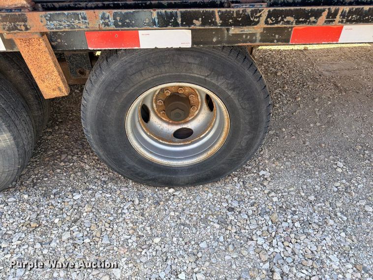 image for item EW2236 2005 C&B equipment trailer