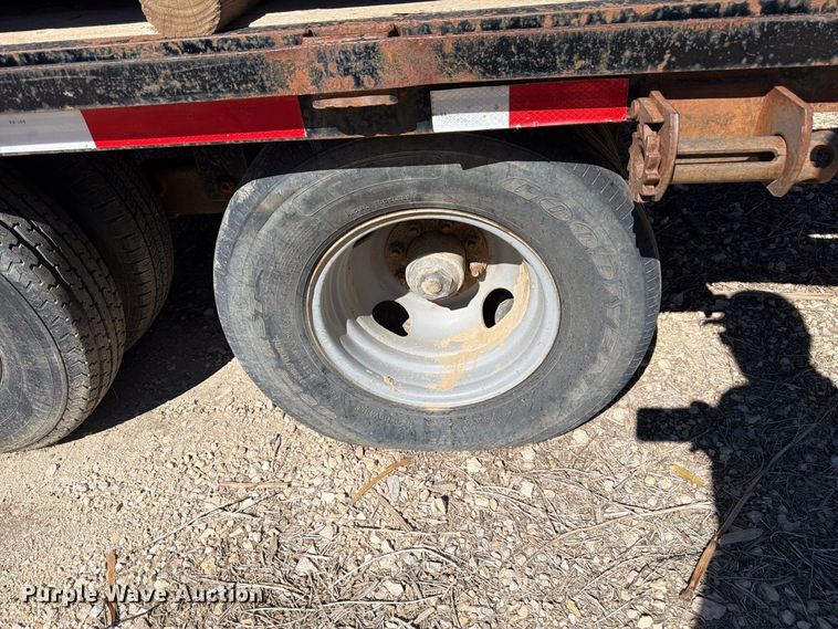 image for item EW2236 2005 C&B equipment trailer