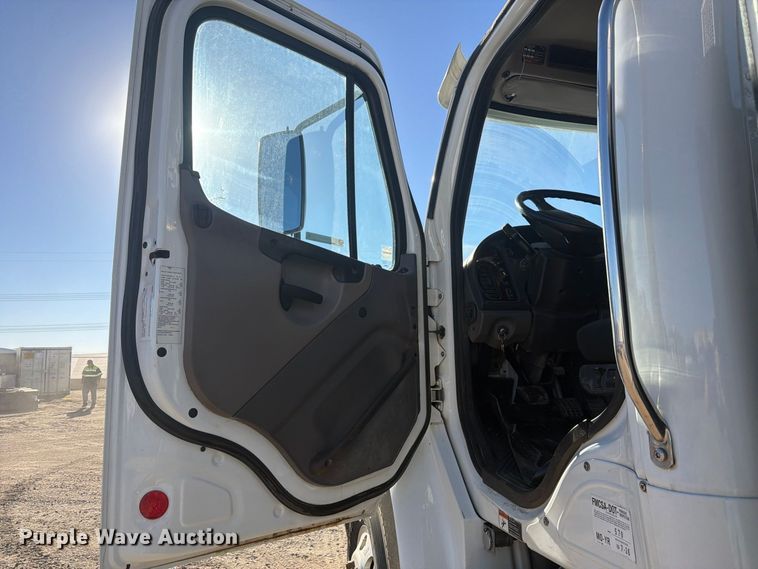 image for item EW2317 2016 Freightliner Business Class M2 utility / service truck