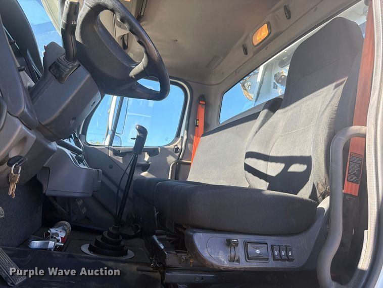 image for item EW2317 2016 Freightliner Business Class M2 utility / service truck