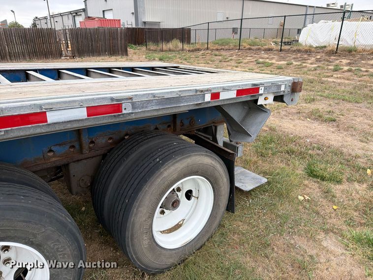 image for item EW2327 2011 Manac SFB48 flatbed trailer