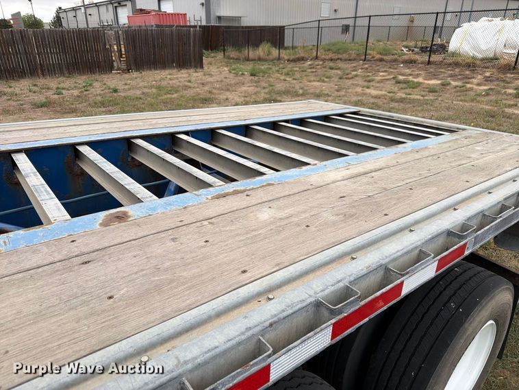 image for item EW2327 2011 Manac SFB48 flatbed trailer