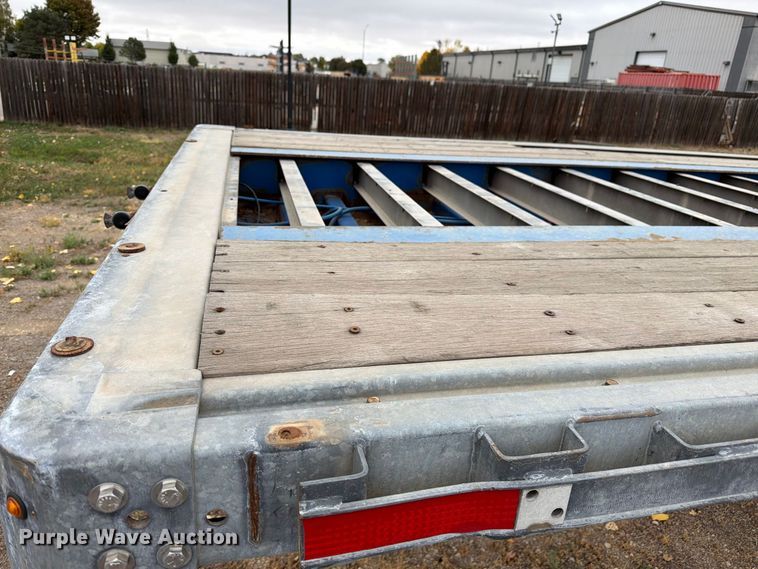 image for item EW2327 2011 Manac SFB48 flatbed trailer