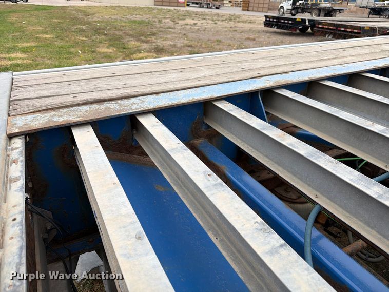 image for item EW2327 2011 Manac SFB48 flatbed trailer