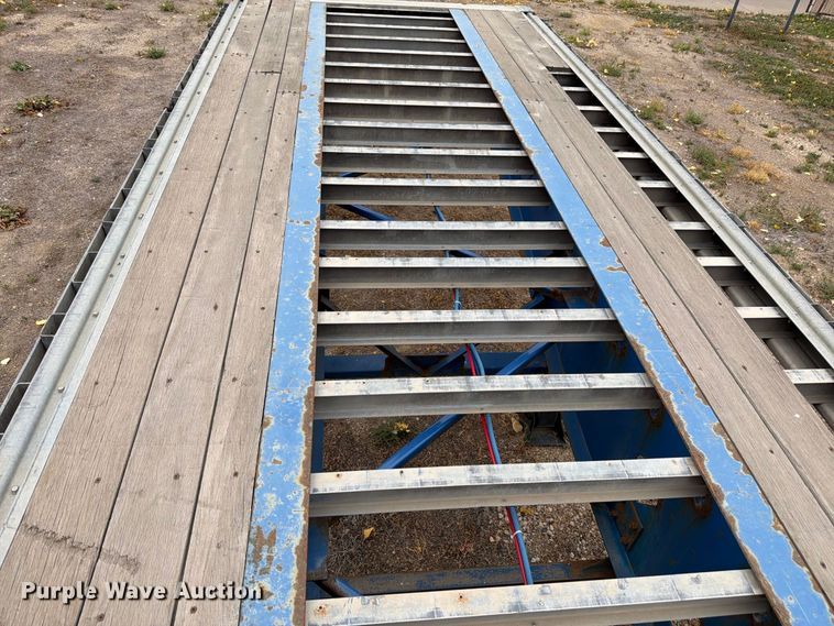 image for item EW2327 2011 Manac SFB48 flatbed trailer