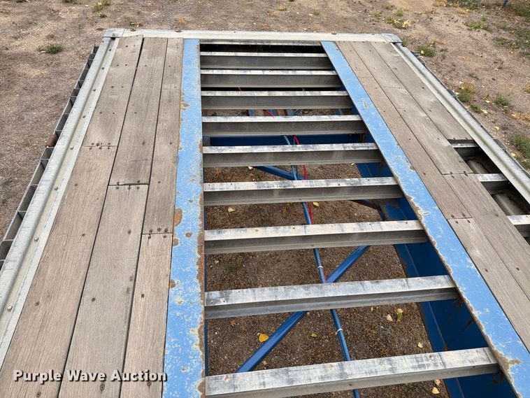 image for item EW2327 2011 Manac SFB48 flatbed trailer