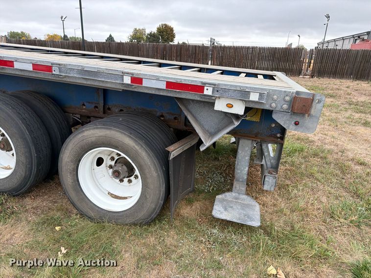 image for item EW2327 2011 Manac SFB48 flatbed trailer