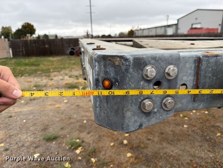 image for item EW2327 2011 Manac SFB48 flatbed trailer