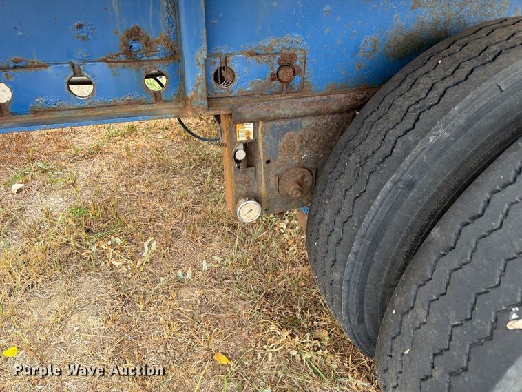 image for item EW2327 2011 Manac SFB48 flatbed trailer
