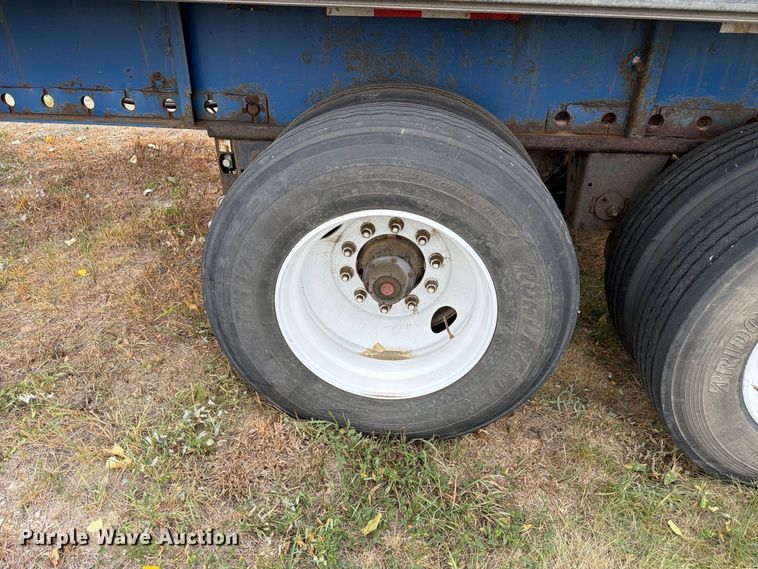 image for item EW2327 2011 Manac SFB48 flatbed trailer