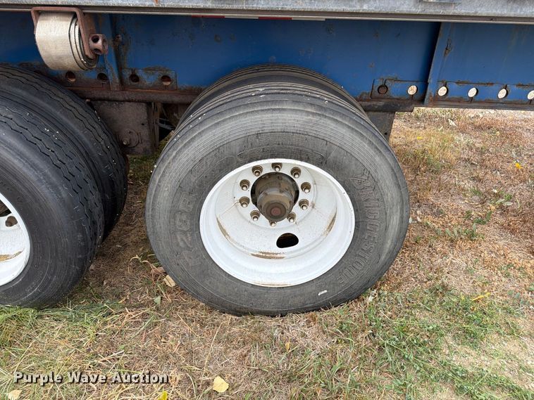 image for item EW2327 2011 Manac SFB48 flatbed trailer
