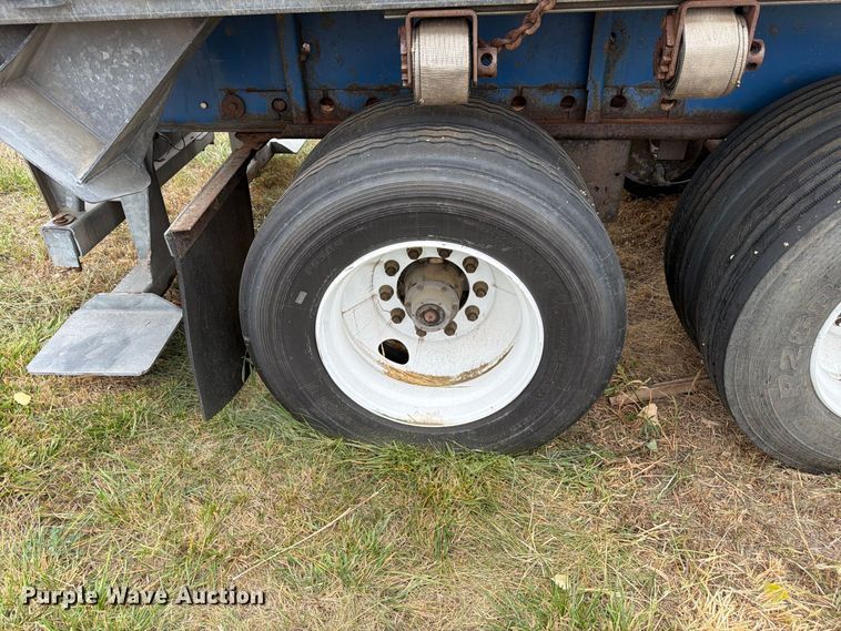 image for item EW2327 2011 Manac SFB48 flatbed trailer