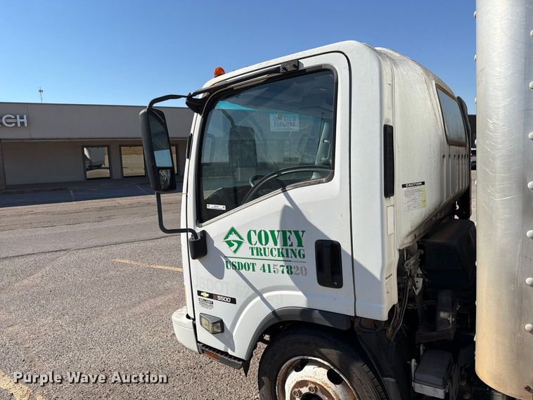 image for item EW7547 2008 Chevrolet W5 box truck
