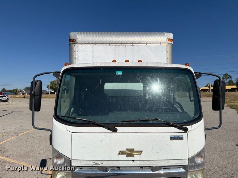image for item EW7547 2008 Chevrolet W5 box truck