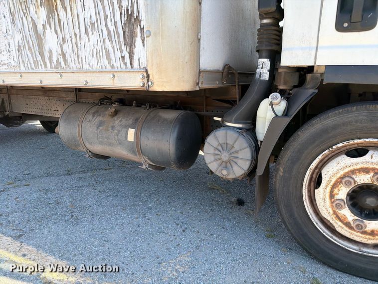 image for item EW7547 2008 Chevrolet W5 box truck