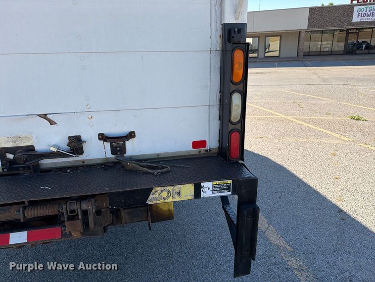 image for item EW7547 2008 Chevrolet W5 box truck