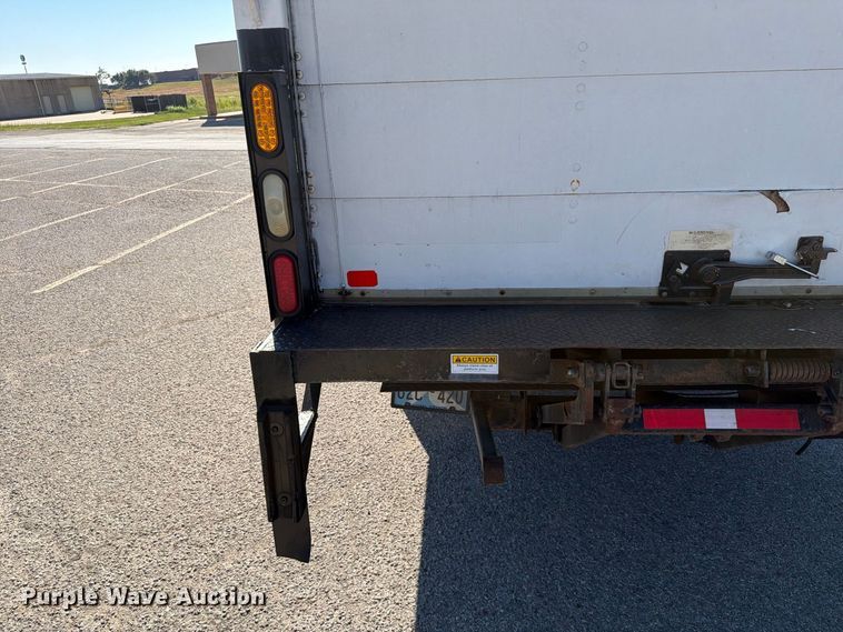 image for item EW7547 2008 Chevrolet W5 box truck