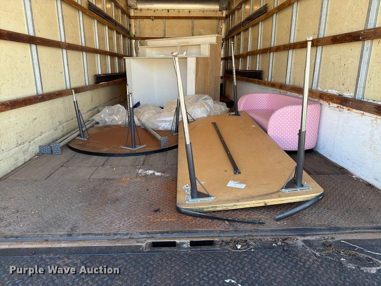 image for item EW7547 2008 Chevrolet W5 box truck