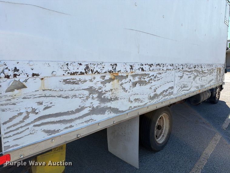 image for item EW7547 2008 Chevrolet W5 box truck