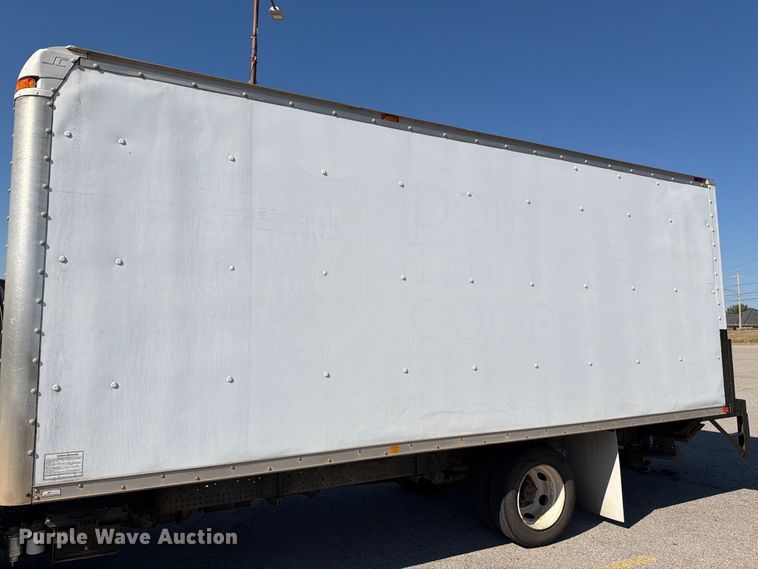 image for item EW7547 2008 Chevrolet W5 box truck
