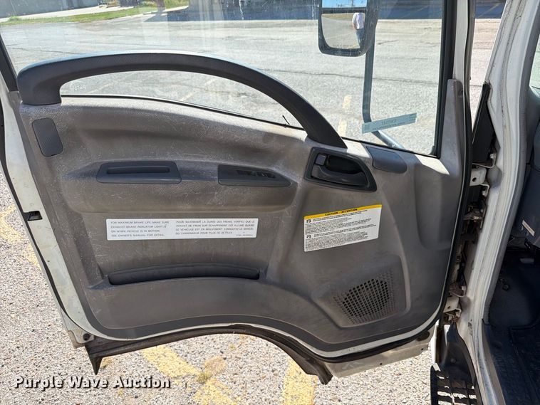 image for item EW7547 2008 Chevrolet W5 box truck