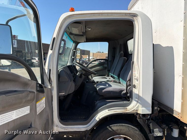 image for item EW7547 2008 Chevrolet W5 box truck
