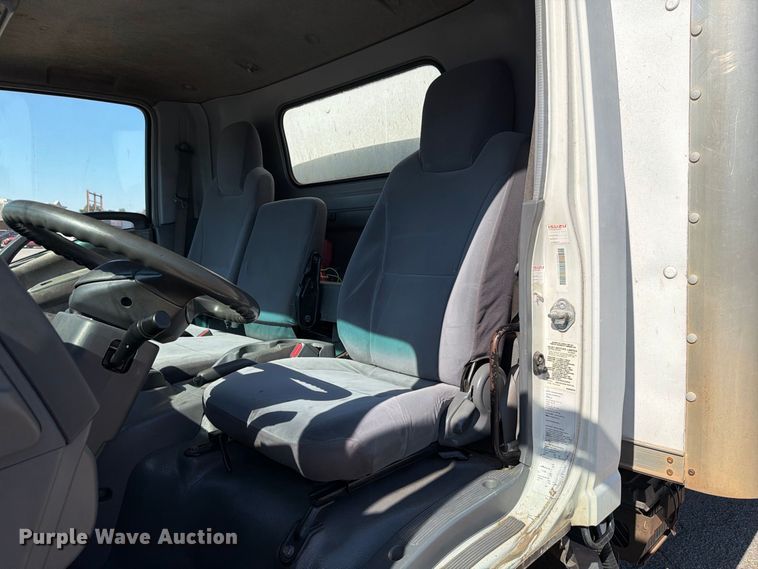 image for item EW7547 2008 Chevrolet W5 box truck