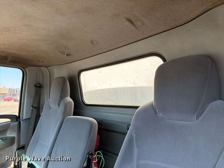 image for item EW7547 2008 Chevrolet W5 box truck