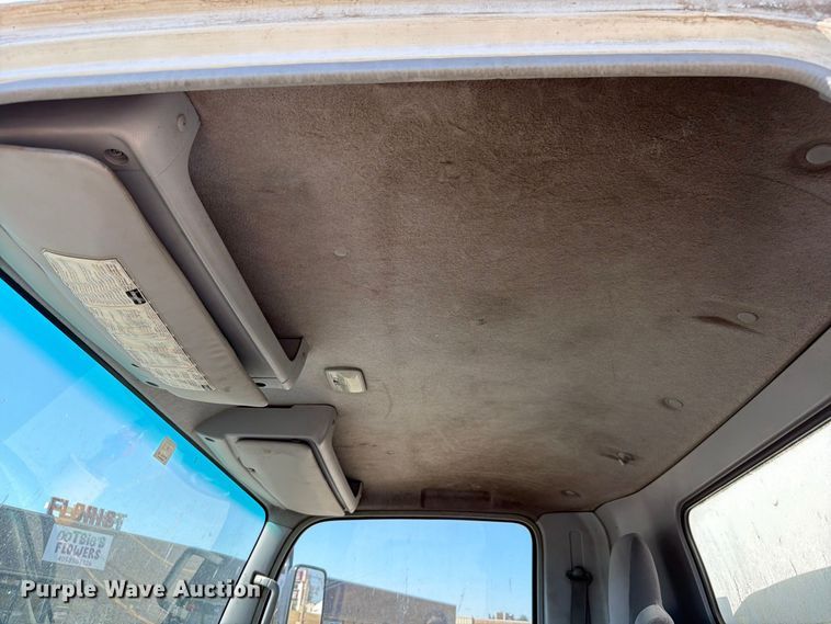 image for item EW7547 2008 Chevrolet W5 box truck