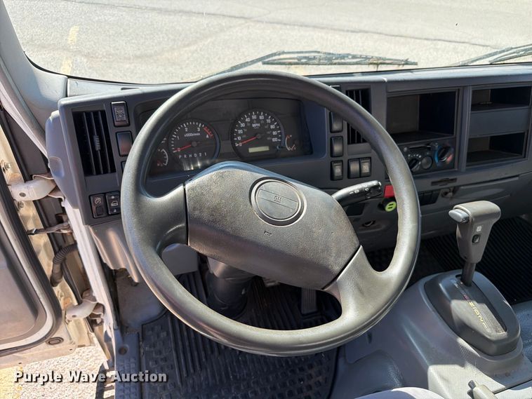 image for item EW7547 2008 Chevrolet W5 box truck