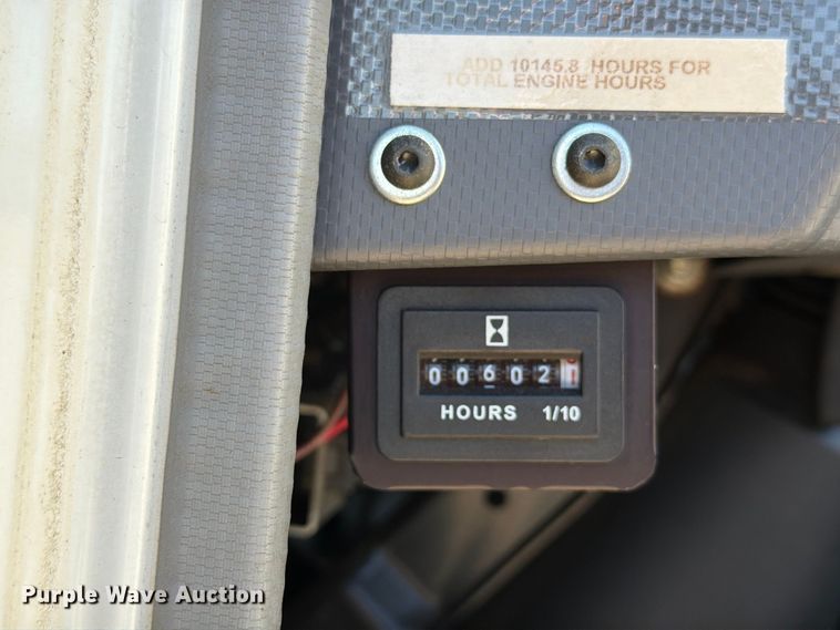 image for item EW7547 2008 Chevrolet W5 box truck