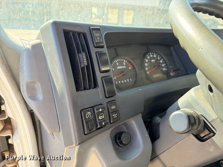 image for item EW7547 2008 Chevrolet W5 box truck
