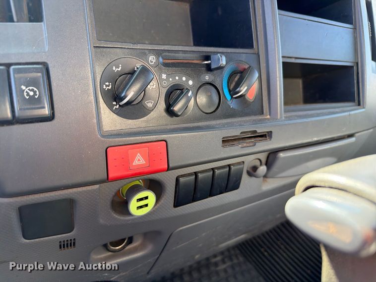 image for item EW7547 2008 Chevrolet W5 box truck