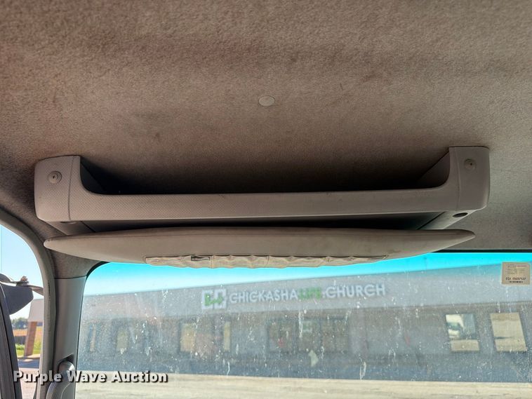 image for item EW7547 2008 Chevrolet W5 box truck